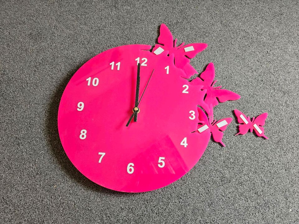 Wanduhr Pink 30cm mit Schmetterlingen / Butterlys für Kinder in Frankfurt am Main