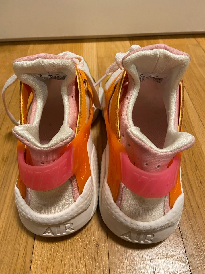 Sneakers Nike Air Huarache pink orange weiß Größe 39 in München