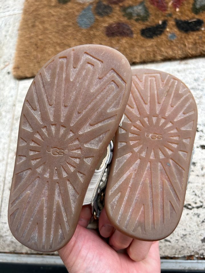 ugg sandalen Mädels 23,5 in Eichenau