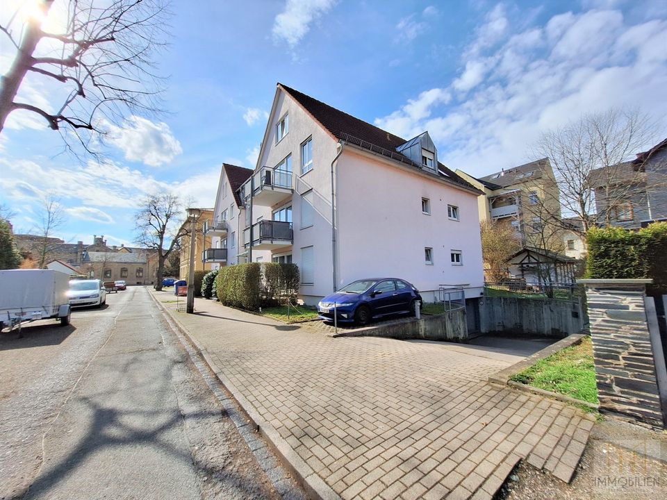 Tolle Gelegenheit für Kapitalanleger: Sonnige 2-Raum-Maisonette-Wohnung mit Balkon, Abstellraum und Tiefgarage im Herzen von Rudolstadt! in Rudolstadt