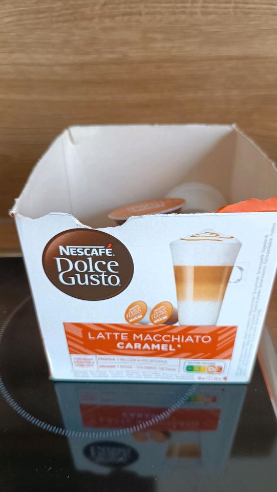 Dolce Gusto Kaffeemaschine mit reichlich Kapseln in Saarlouis