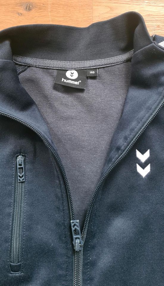 Trainingsjacke, Hummel, Größe 140, dunelblau in Potsdam