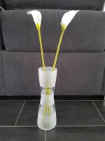 Milchglas Vase mit Callas Kunstblumen Niedersachsen - Hechthausen Vorschau