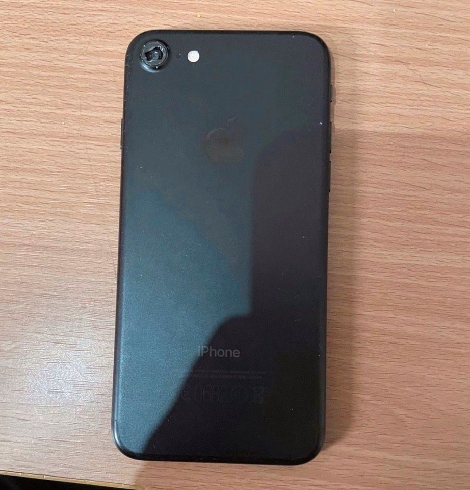 iPhone 7 Defekt Schwarz in Schönaich