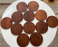 12 Teak Teller Brettchen rund Handmade 70er TOP Holz Nordrhein-Westfalen - Pulheim Vorschau