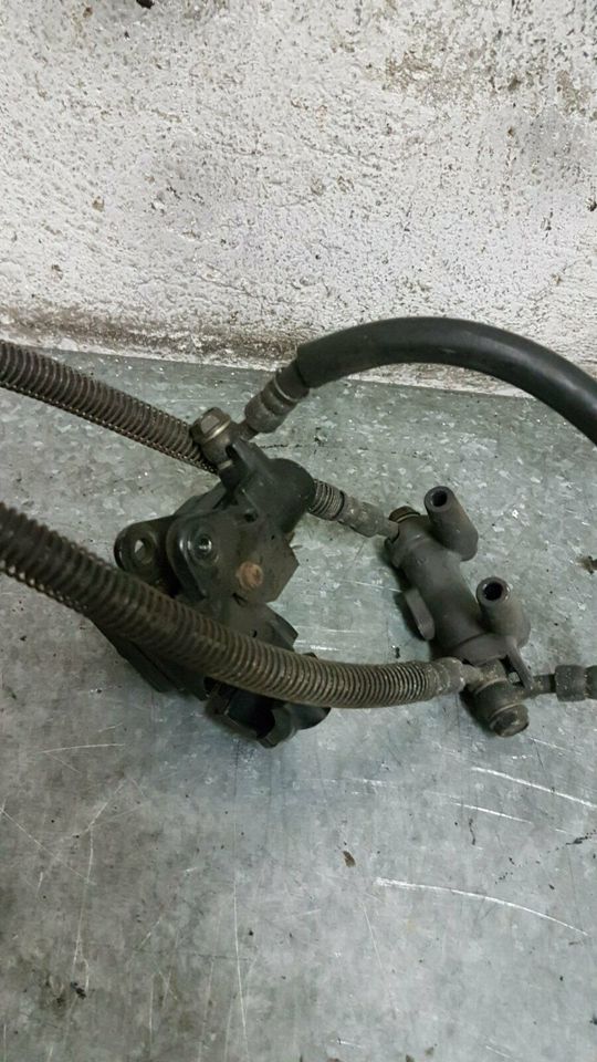 Kawasaki GPZ 500 S Bremssattel 2 stück orig brems Zylinder 11922 in Düren