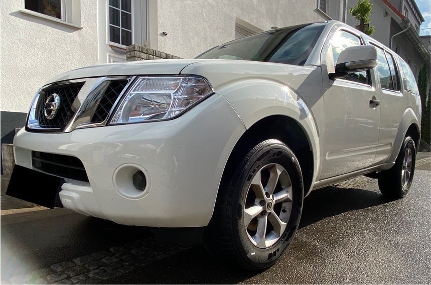 Nisan Pathfinder 2.5 dCi 4WD 190Ps 7 Sitzer in Schömberg