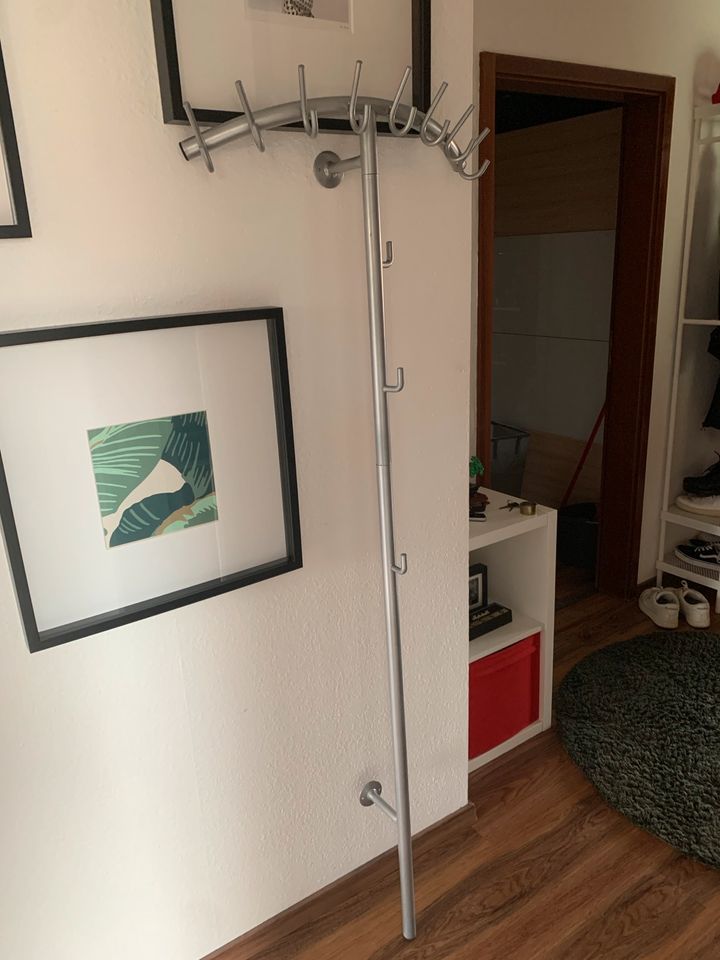 Garderobe aus Metall zur Wandmontage in Gechingen