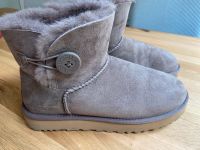 UGG Mini Bauley Button Boots NEU!! Schleswig-Holstein - Barsbüttel Vorschau