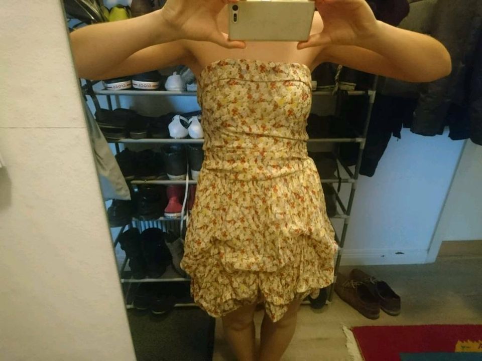 Süßes französisches Sommerkleid in Nordhackstedt