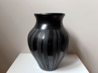 Dekorative Vase aus Keramik mit Signatur in Schwarz, H 13,5 cm München - Altstadt-Lehel Vorschau