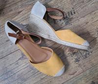 Sommersandalette mit Keilabsatz NEU Niedersachsen - Hemmingen Vorschau
