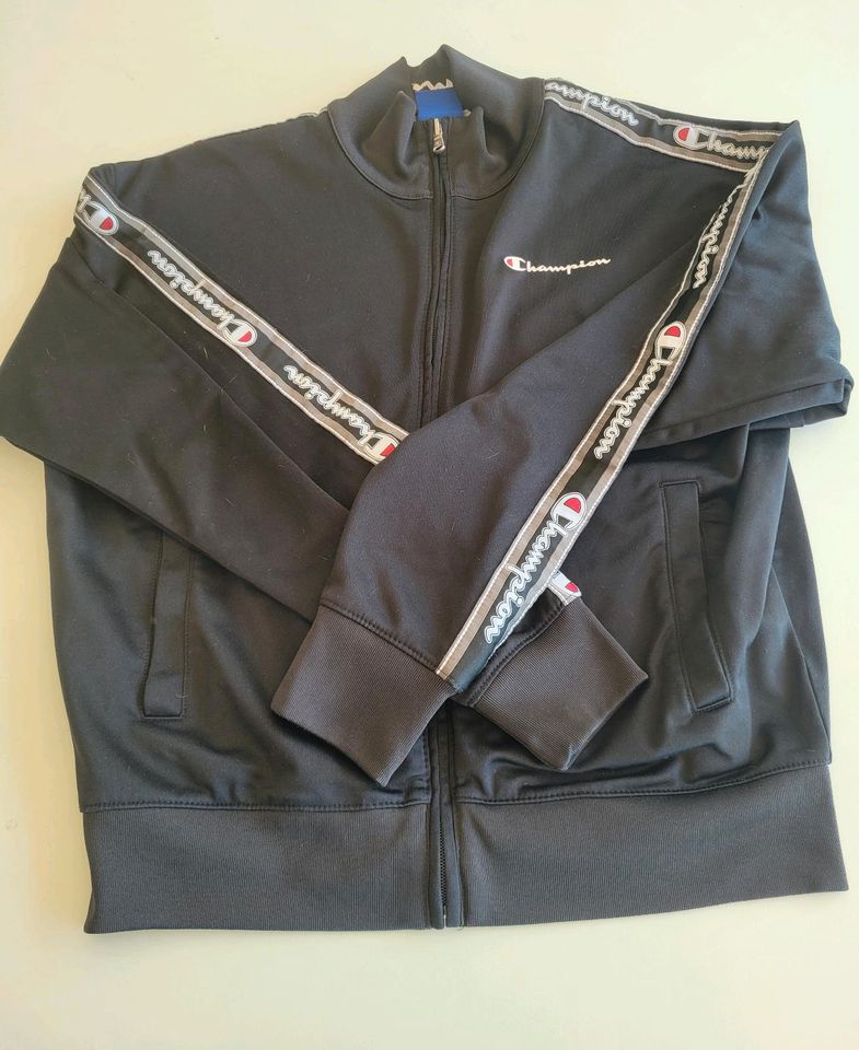 Champion Jacke Gr. S, sehr guter Zustand in Ulm