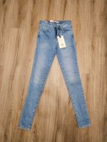 Levi's Jeans 721 high rise skinny Gr. 25/32 NEU! Wuppertal - Oberbarmen Vorschau