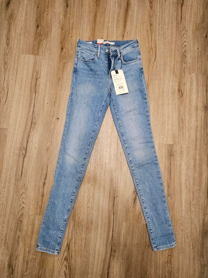 Levi's Jeans 721 high rise skinny Gr. 25/32 NEU! in Wuppertal
