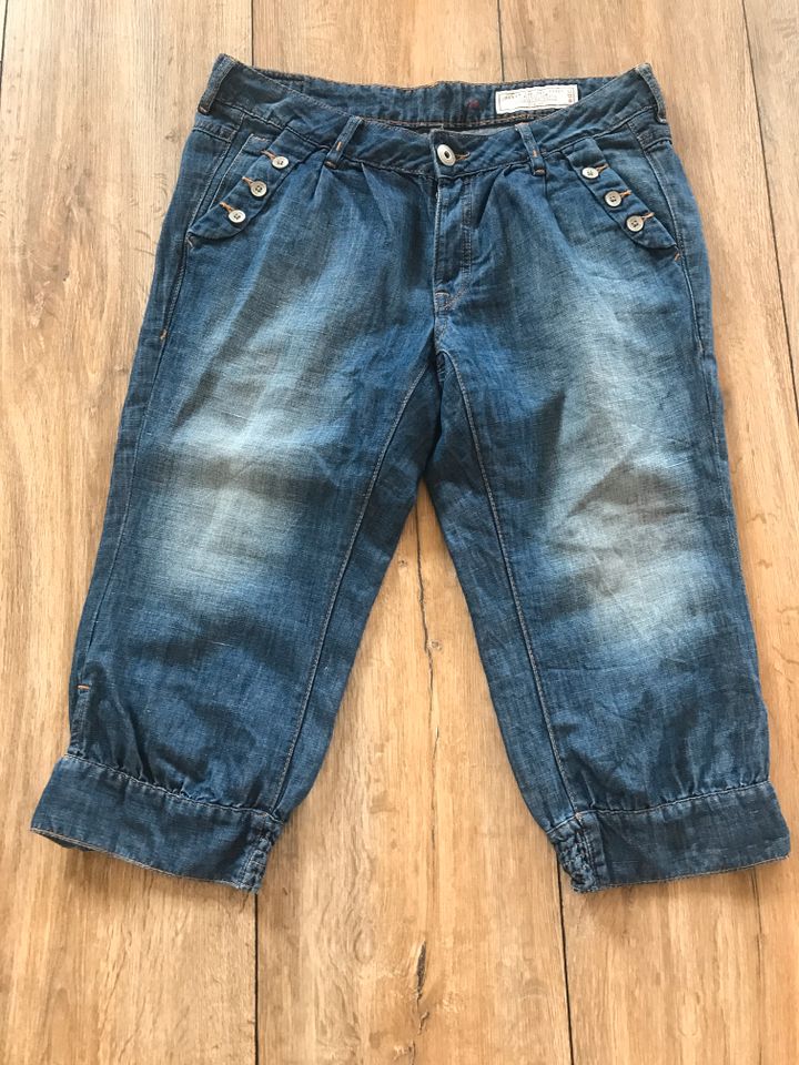 Kurze Jeanshosen Damen Gr. 36/38 S. Oliver/EDC in Schleiden