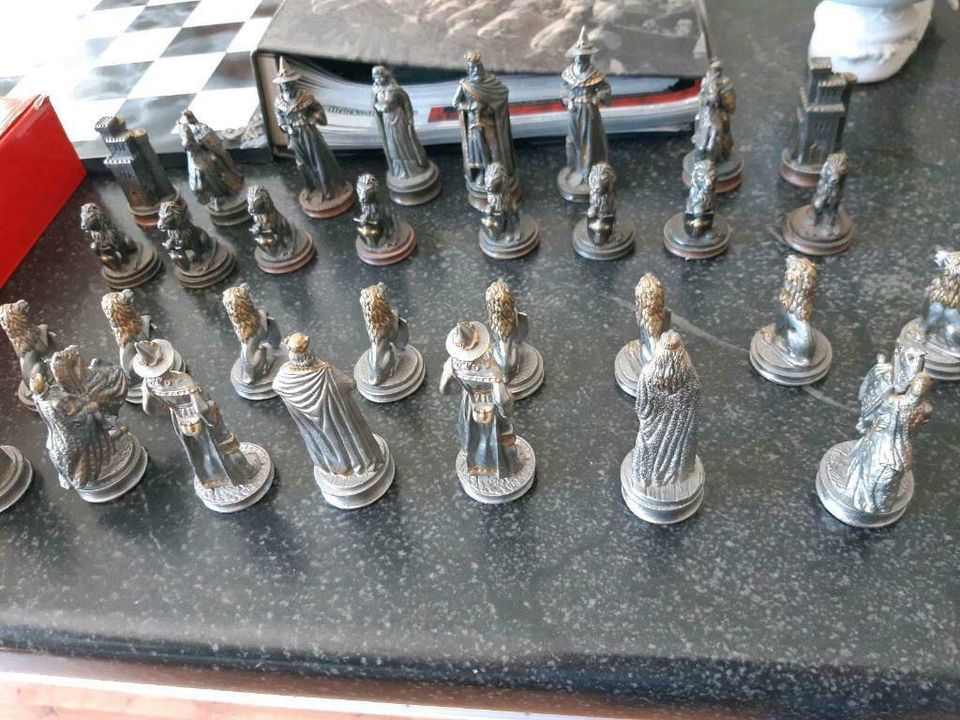 Schachfiguren Herr der Ringe komplett mit Sammelbögen in Brandenburg Bernau eBay