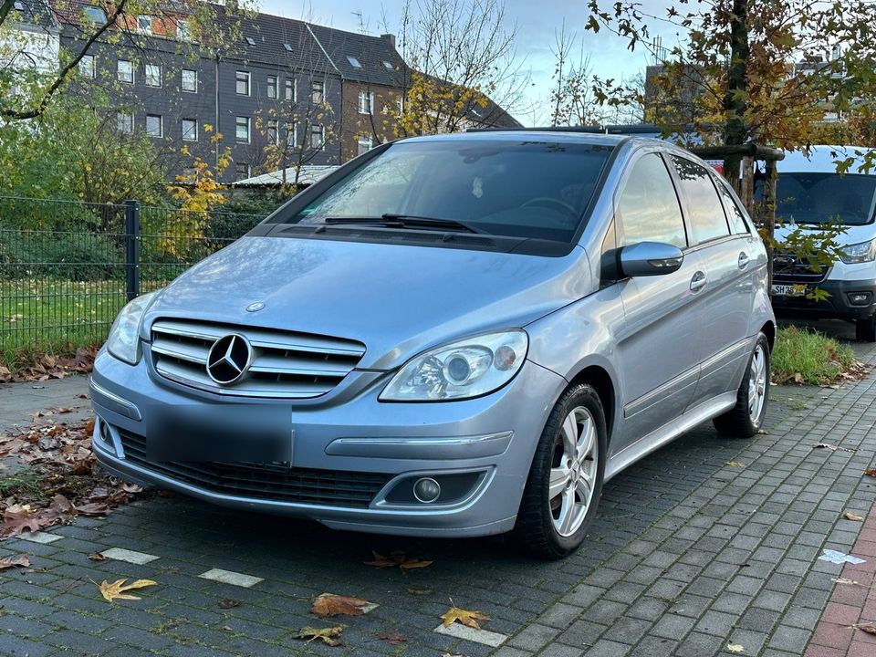 Mercedes Benz B 200 in Duisburg