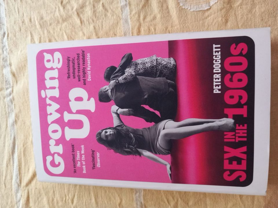 Englisches TB "Growing up - Sex in the 1960s" in Berlin