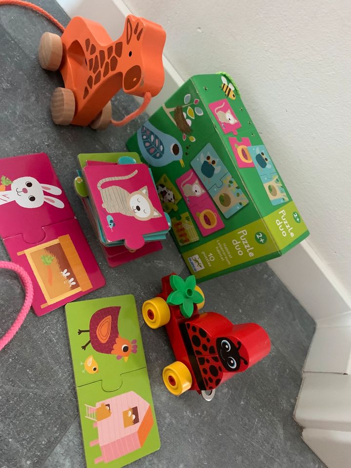 Verschiedene Spielsachen Baby und Kleinkind Holzspielzeug in Ahrbrück