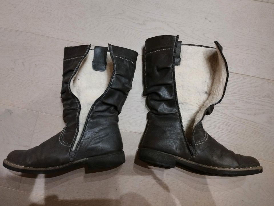 warme Stiefel von Rieker Gr 39 in braun für den Winter in Monschau