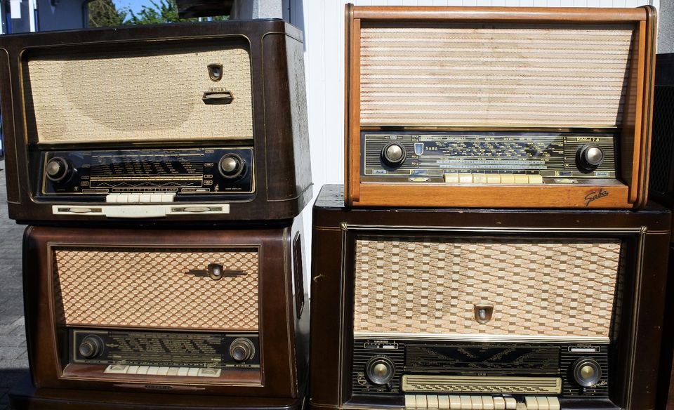 18 Röhrenradios 50-60 Jahre in Pfungstadt