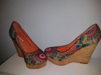 Desigual Keilabsatz Pumps Floral bunt 38 Neuwertig Berlin - Tempelhof Vorschau