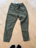 Bershka grüne Jeanshose Größe 38  neuwertig Bayern - Schwabbruck Vorschau