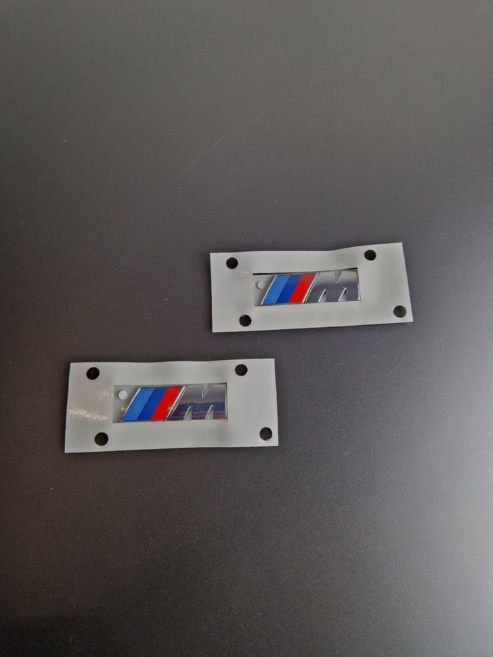 2x Original BMW M Emblemen M Logo M aufkleber Silber Chrom in Rodgau