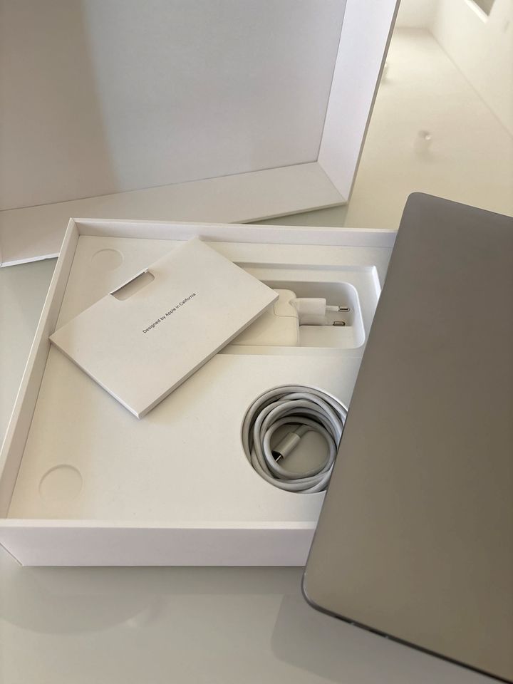 Apple MacBook Air (2020) | 512 GB SSD | 8GB RAM | Space Gray in Schwalmtal