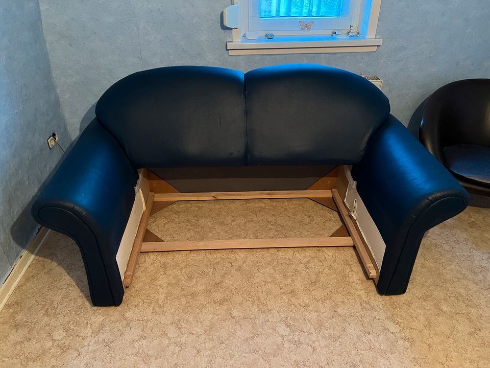 Schlafsofa (Kunst-) Leder 2-Sitzer Sofa Couch in Alheim
