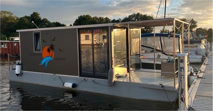 Hausboot inkl. Liegeplatz, einzigartig, voll autark, neuwertig in Flecken Zechlin