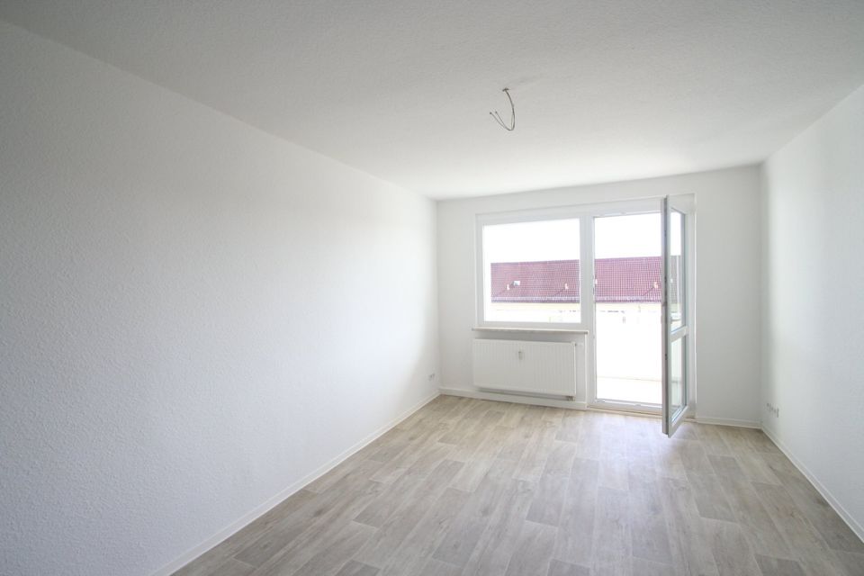 Neu sanierte 2-Raum-Wohnung mit viel Platz! in Hohenstein-Ernstthal