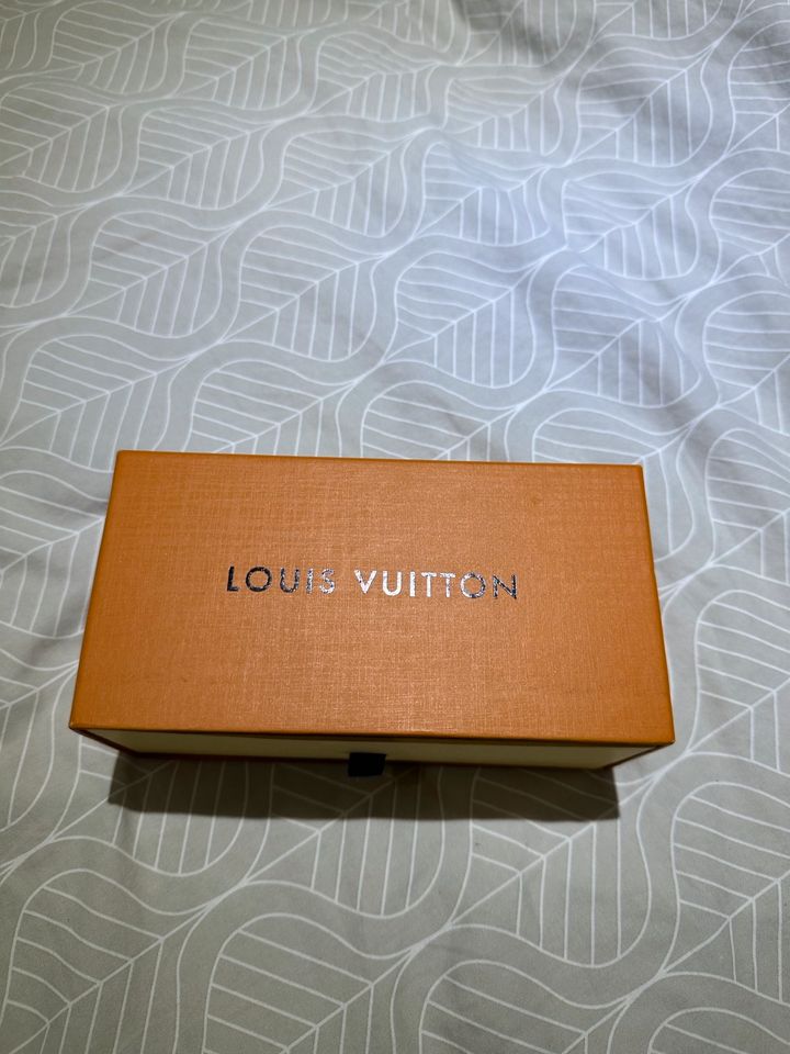 Louis Vuitton Sonnenbrille Verpackung in Duisburg