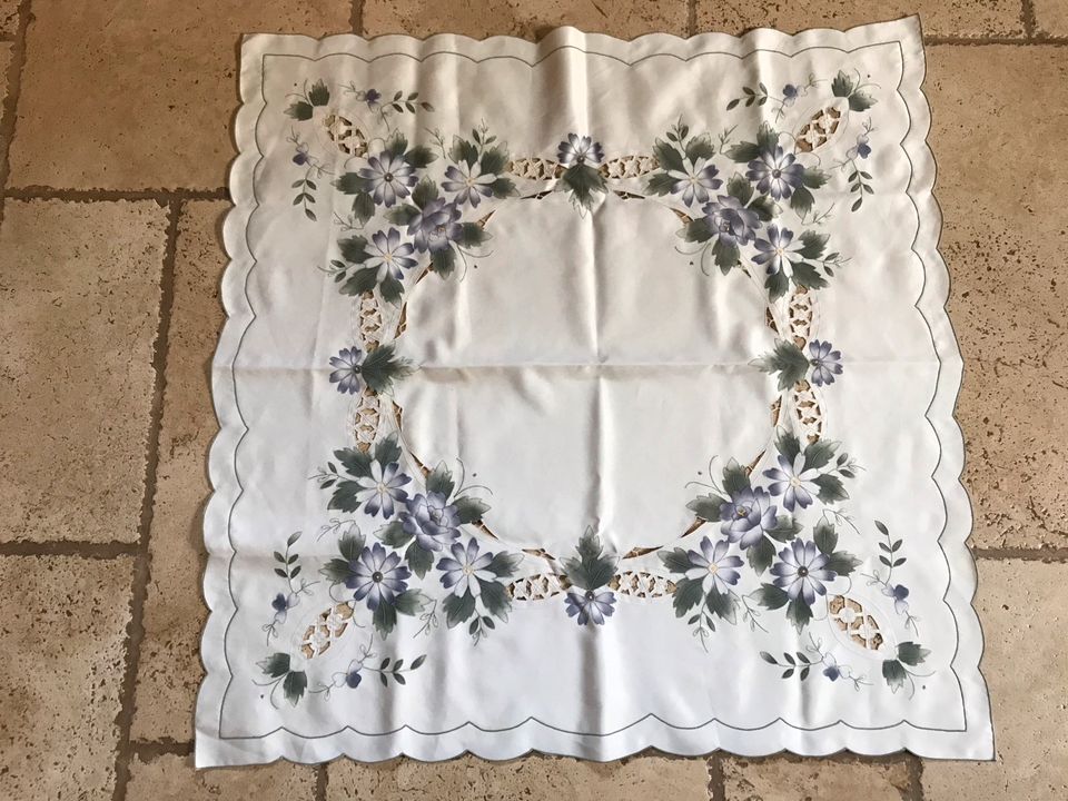 Tischdecke Creme Blumen ca. 0,83 x 0,83  m Mitteldecke in Freising