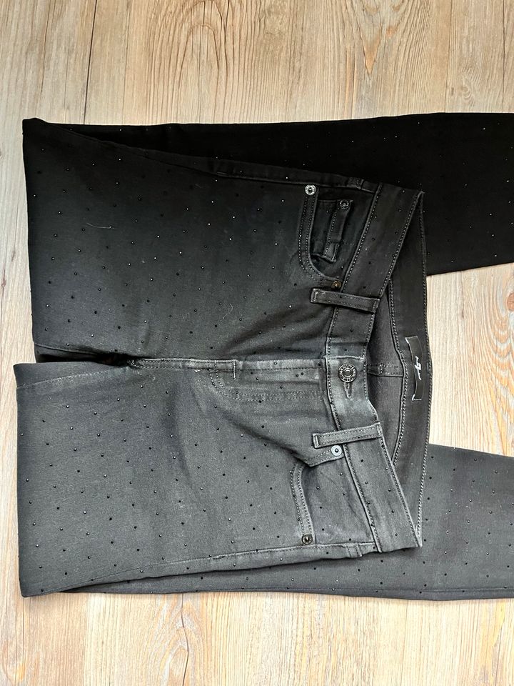 7 For All Mankind Jeans - schwarz mit Swarovski-Steinen in Frankfurt am Main