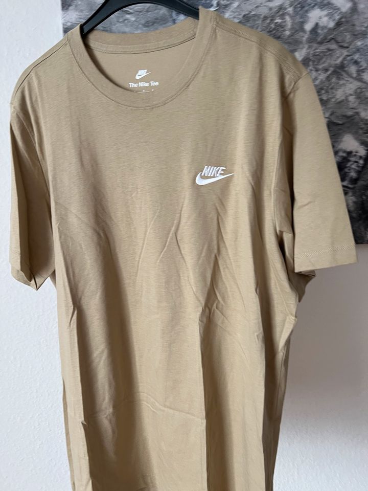 Nike - Club - T-Shirt Gr. L in Hannover