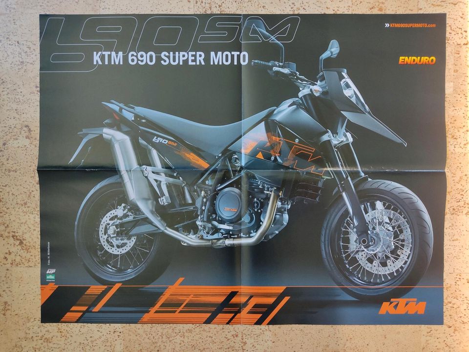 KTM 690 Supermoto poster in Lage