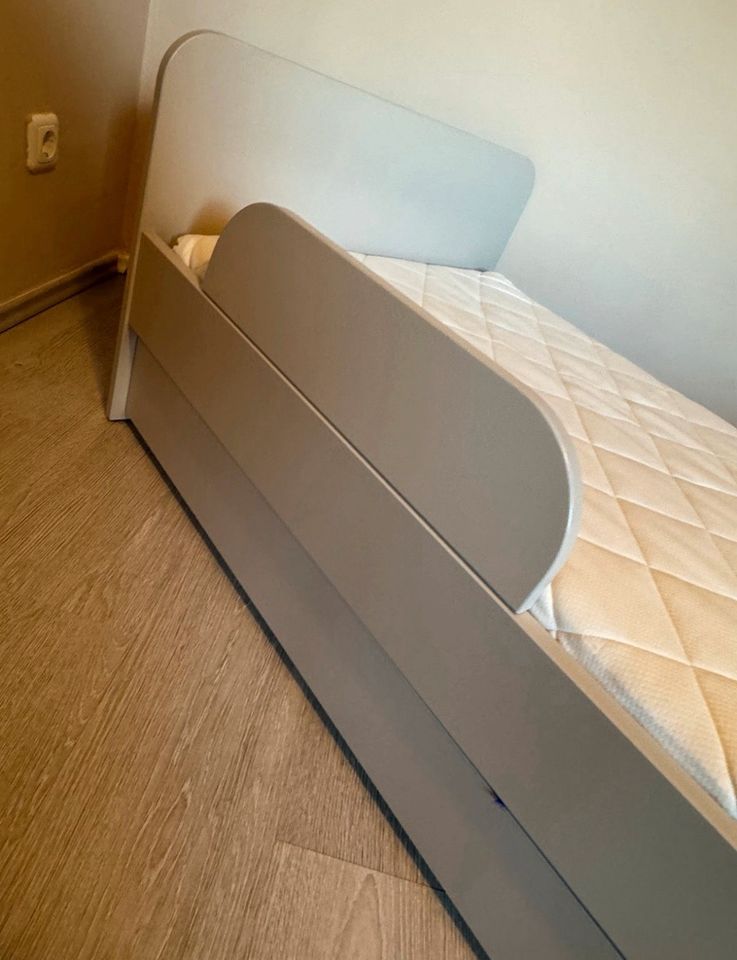 Kinderbett mit schublade 70x140 (ohne Matratze) in Essen