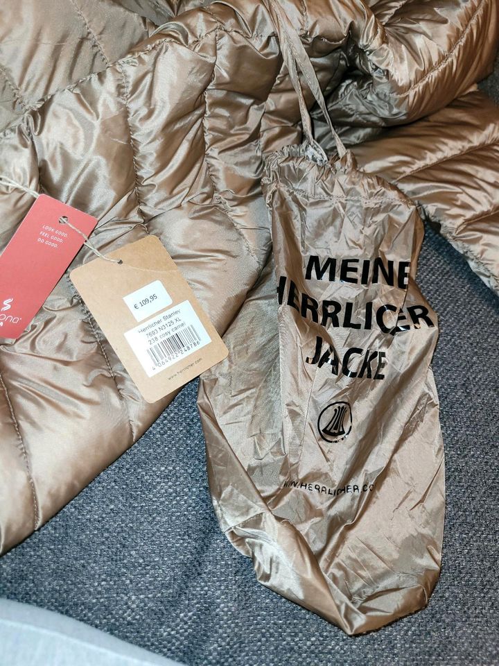 Dünne jacke mit tasche in Sindelfingen