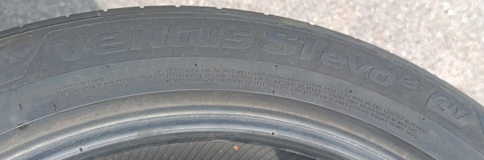 Satz Reifen neuwertig 255/45R19 104W in Egling