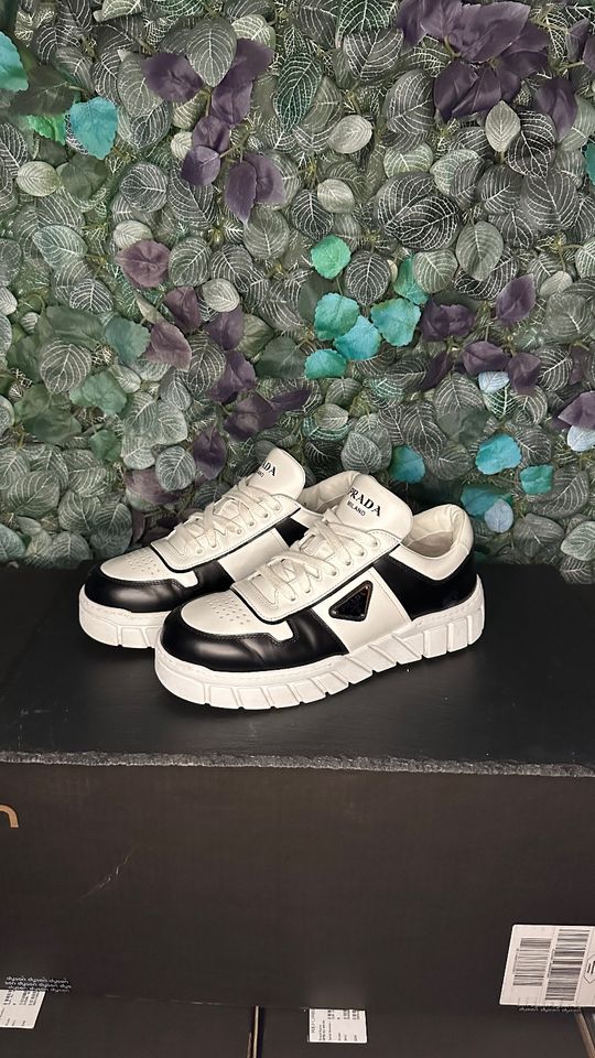 Prada Leder Sneaker 44 / 10Us Original in Frankfurt am Main