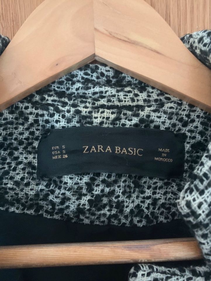 Schöner Mantel von Zara in Garching b München