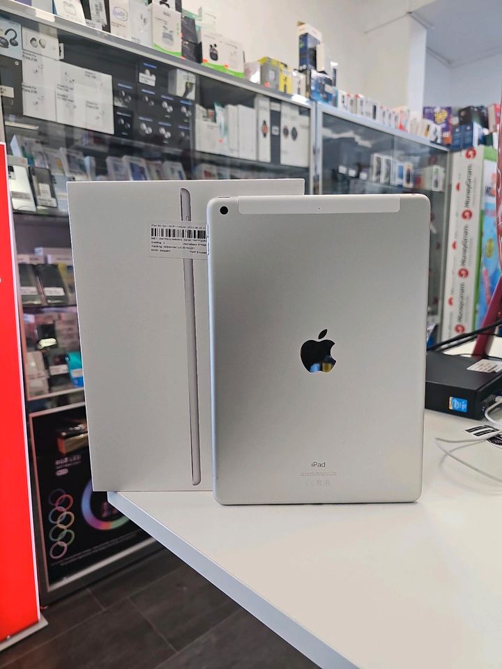 IPad 8th Gene (128GB+CELLULAR ) Akku 100% Neuwertige Für 259€ in Frankfurt am Main