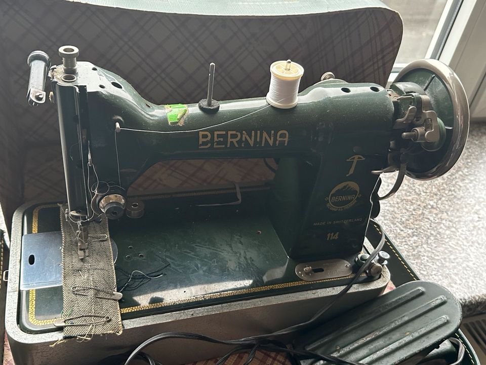 Bernina Nähmaschine im Koffer - Sammlerstück aus den 50er Jahren in Essen