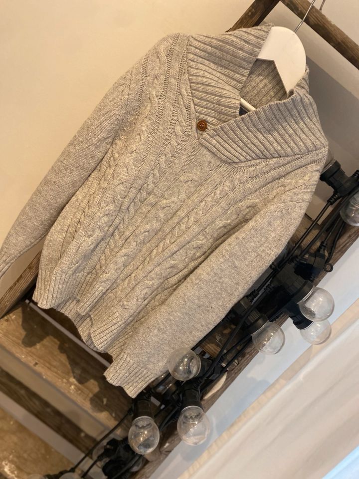 H&M toller grauer Strickpullover Gr. 122/128 in Mainhausen