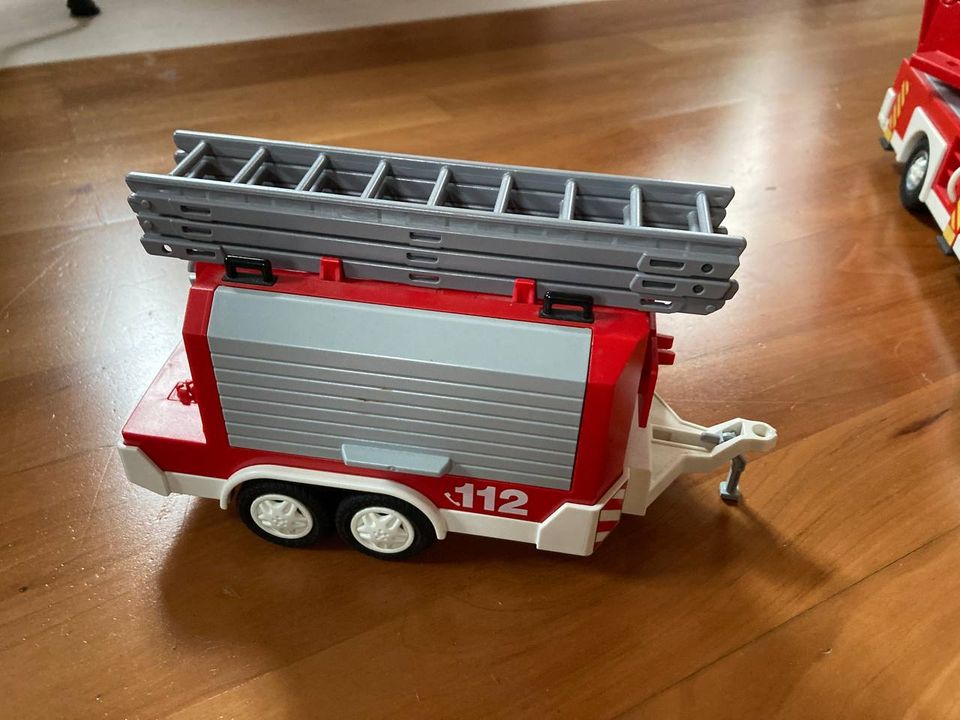 Playmobil 9466 City Action Feuerwehr Unimog Truck Licht + Sound in Römhild