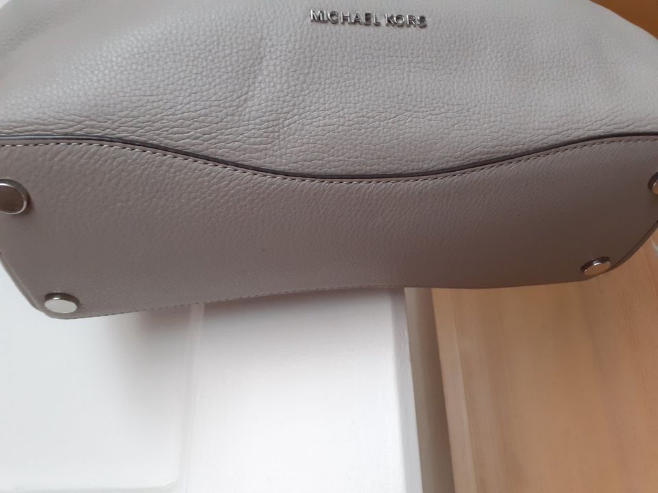 NEU! wunderschöne Original Michael Kors Ledertasche hellgrau in München