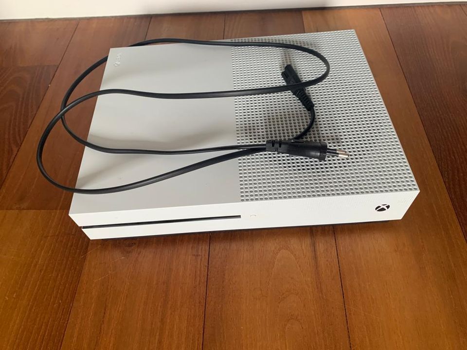 Xbox One S - 500 GB in Reckendorf