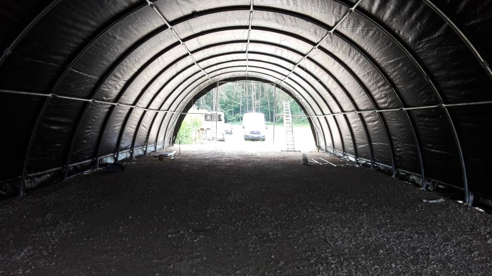 ✔️ SOFORT VERFÜGBAR ✔️ 9,15 x 10 x 4,5 Meter Rundbogenhalle Grün - Lagerzelt Lagerhalle Industriehalle Industriezelt Gartenzelt Gartenhalle Gewächshaus Depot Folienzelt Folienhalle Folientunnel in Wallenried